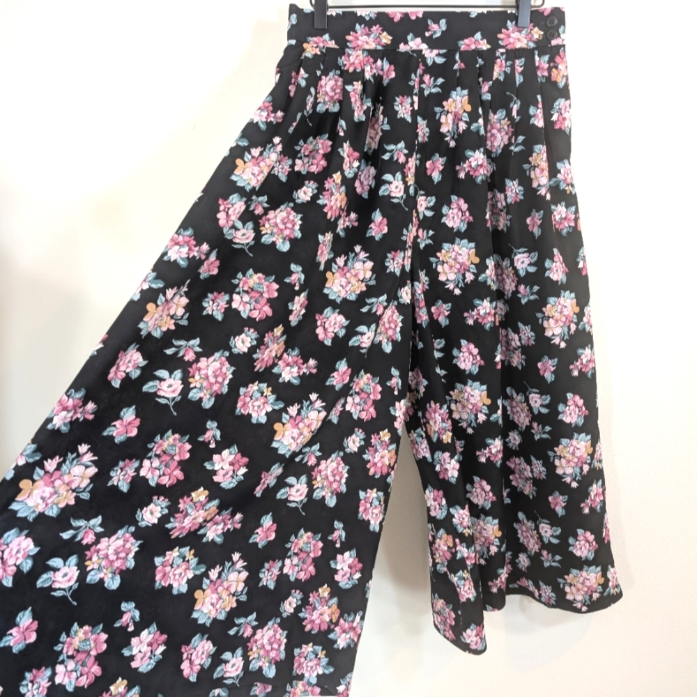 Vintage Bryn Connelly high waist, pleated, rayon, cropped  palazzo pants. Large.